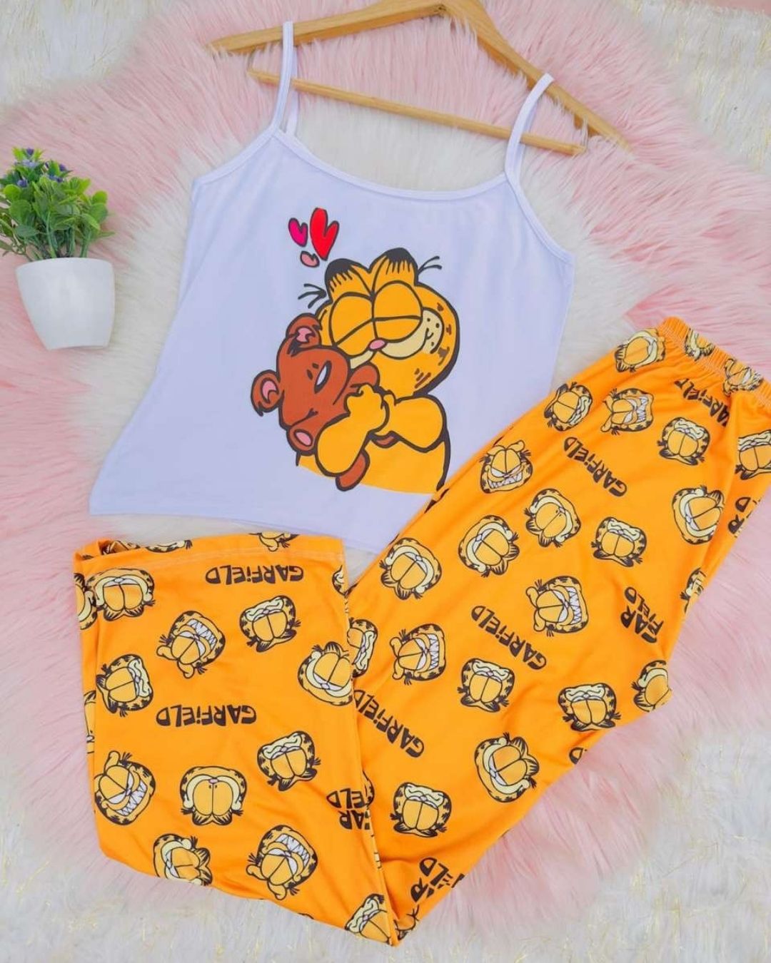 Pijama SoftElegance™ – Camisa de Tiras + Pantalón Largo para Noches Cómodas y con Estilo