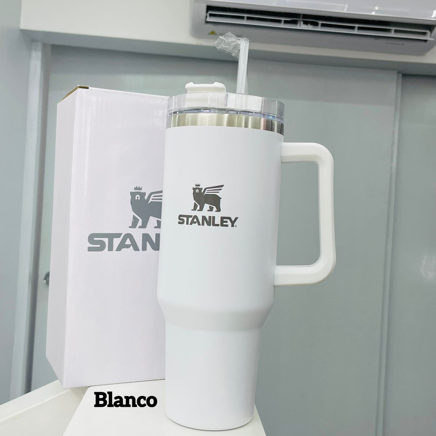 Combo Premium Vibes – AirPods Max + Termo Stanley