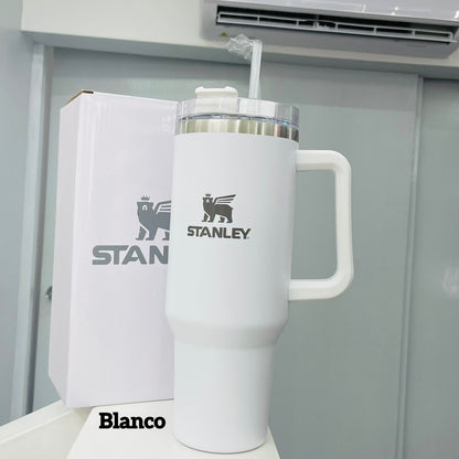 Combo Premium Vibes – AirPods Max + Termo Stanley