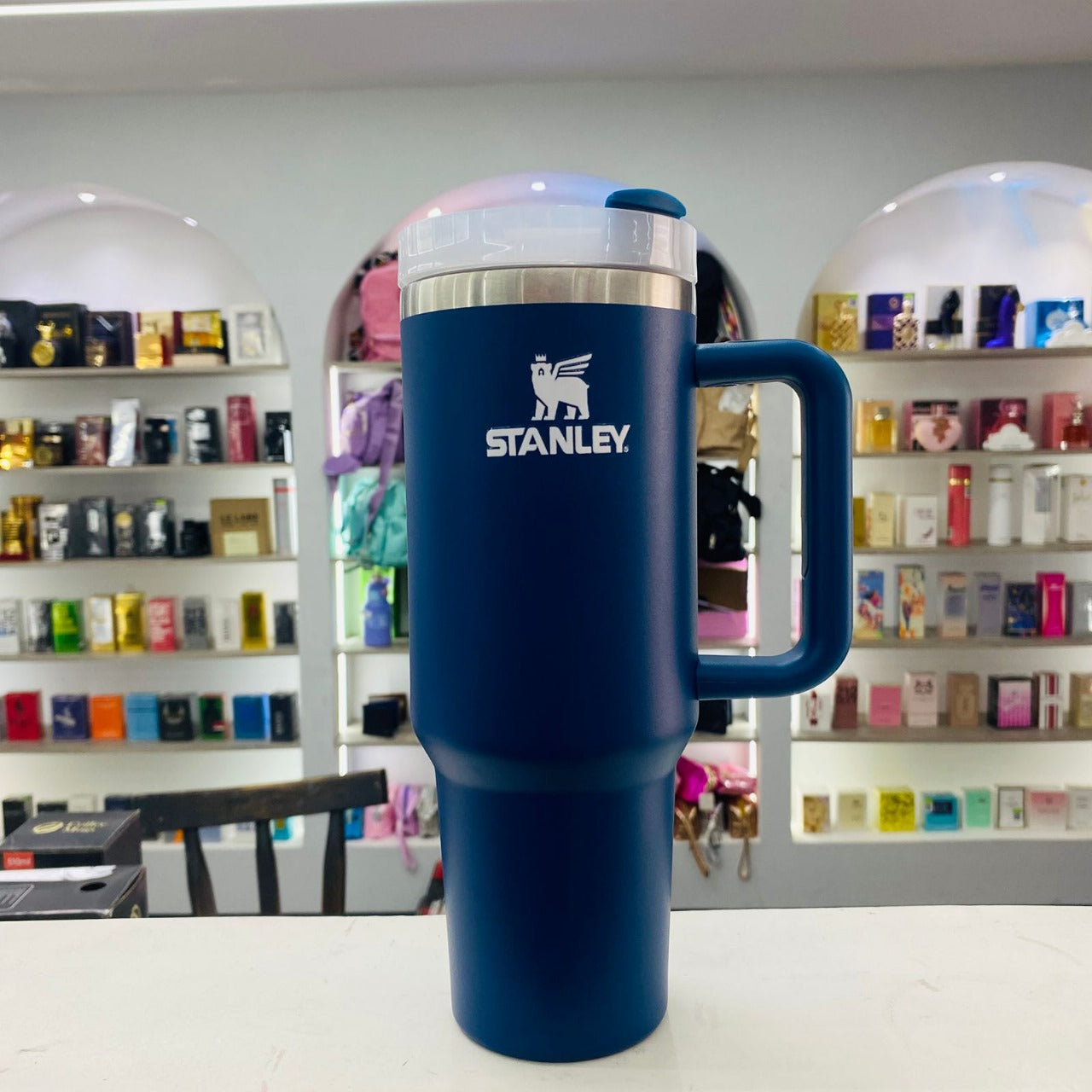 Combo Premium Vibes – AirPods Max + Termo Stanley