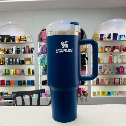 Combo Premium Vibes – AirPods Max + Termo Stanley