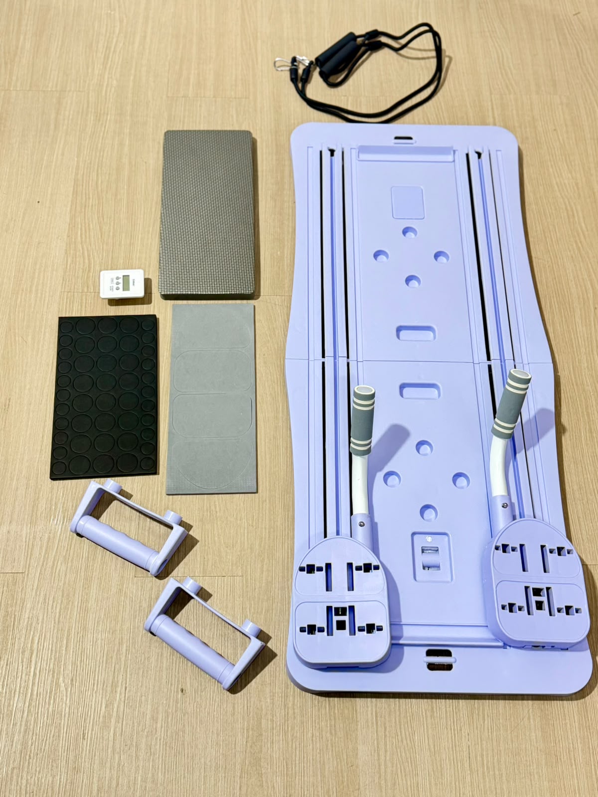 Tabla de Pilates Reformadora Plegable — Mini Reformer Portátil con Resistencia, Pedales y Mat Incluido